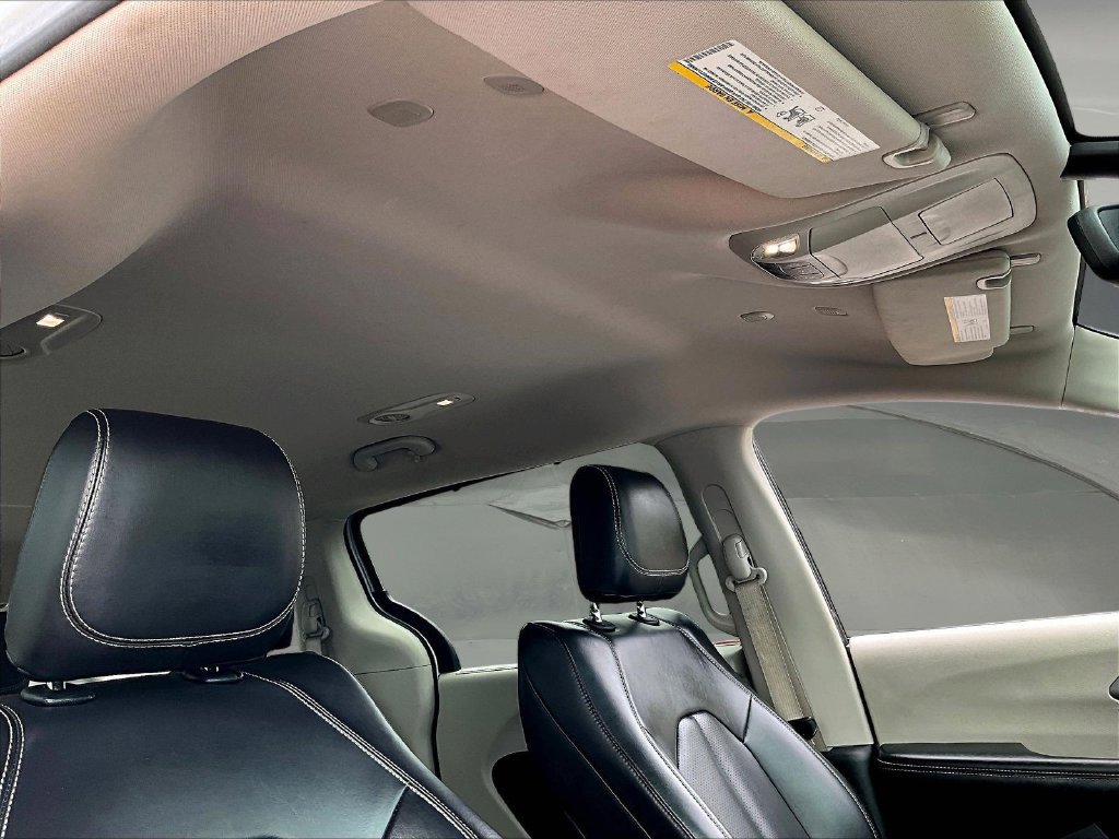 Used 2023 Chrysler Pacifica Touring-L FWD image 31