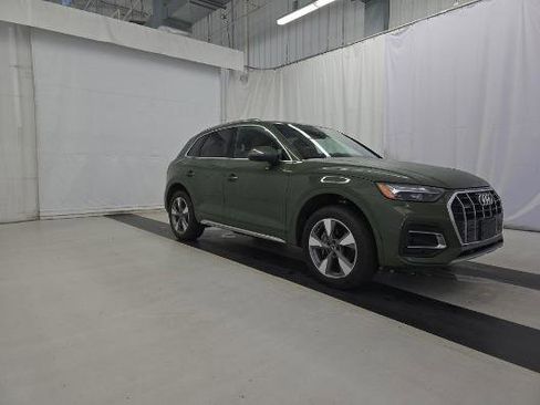 Used 2023 Audi Q5 2.0T Premium w/ Convenience Package AWD/4WD image 3