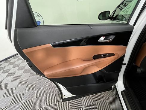 Used 2019 Kia Sorento SX image 22