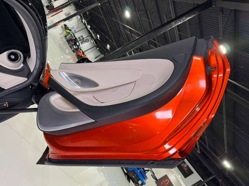 Used 2020 McLaren GT image 38