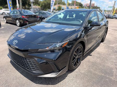 Used 2026 Toyota Camry SE FWD image 4