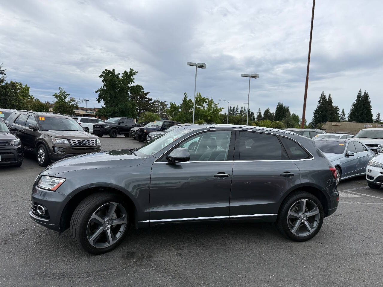 Used 2017 Audi Q5 2.0T Premium Plus w/ Technology Package AWD/4WD image 5