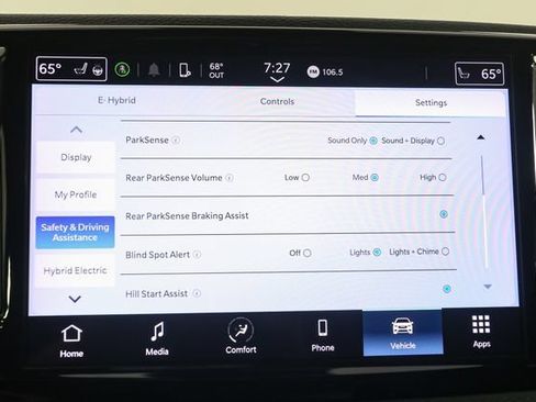 Used 2023 Chrysler Pacifica Touring-L FWD image 27