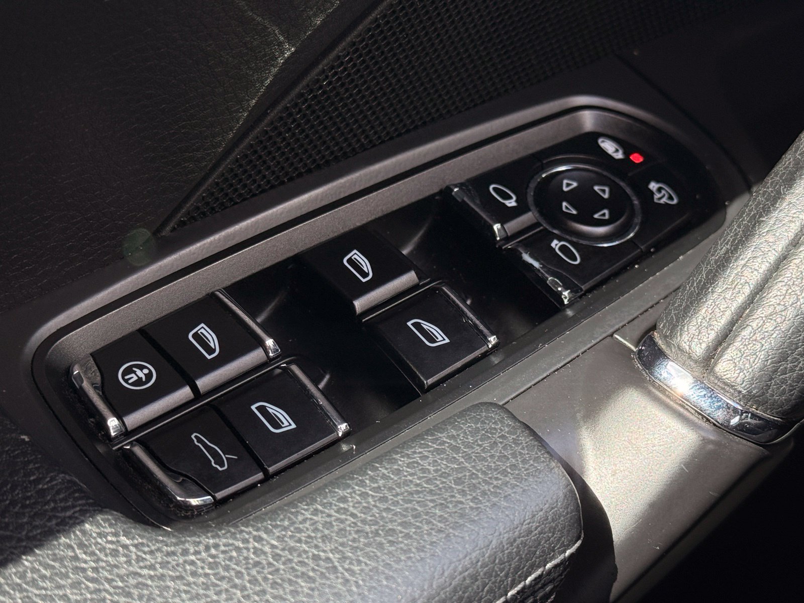 Used 2013 Porsche Cayenne GTS AWD/4WD image 31
