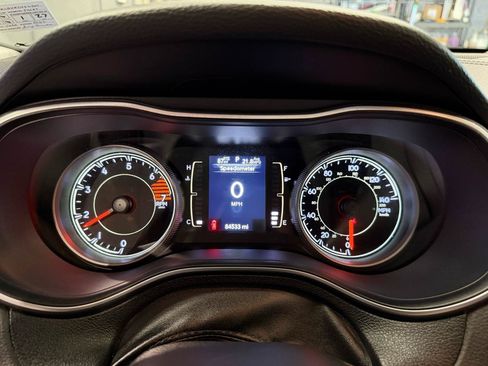 Used 2019 Jeep Cherokee Latitude Plus AWD/4WD image 13