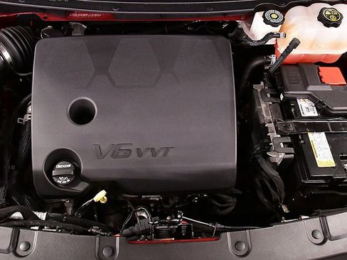 Used 2023 Chevrolet Traverse LT w/ LPO, Floor Liner Package image 33