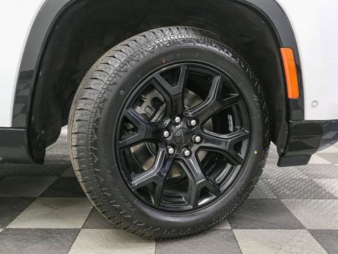 Used 2024 Jeep Wagoneer Series II AWD/4WD image 15