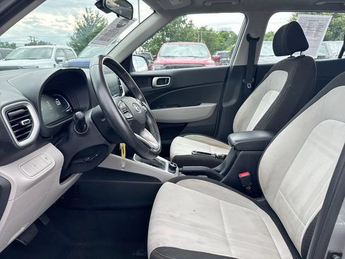 Used 2023 Hyundai Venue SEL FWD image 20