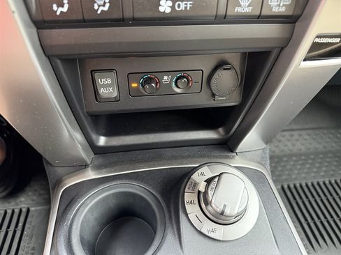Used 2016 Toyota 4Runner Limited AWD/4WD image 18