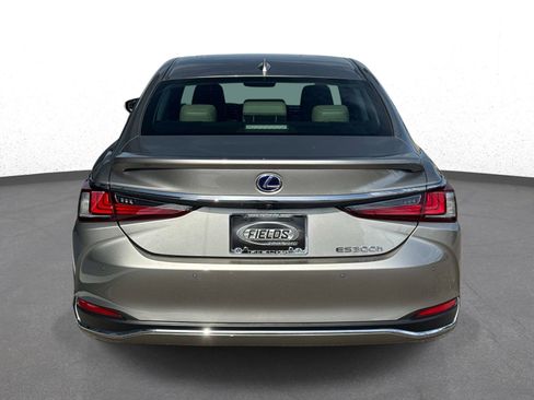 Used 2021 Lexus ES 300h Ultra Luxury w/ Accessory Package 2 FWD image 4