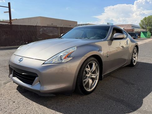 Used 2009 Nissan 370Z Touring w/ Sport Pkg RWD image 5