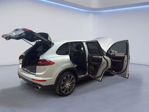Used 2016 Porsche Cayenne Turbo image 12