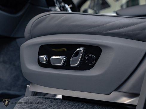 Used 2023 Rolls-Royce Cullinan image 28