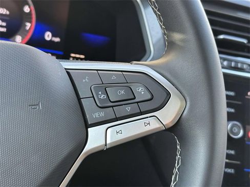 Certified 2022 Volkswagen Tiguan SE w/ Panoramic Sunroof Package image 12