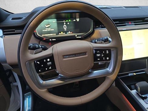 New 2026 Land Rover Range Rover Long Wheelbase SE image 16