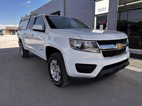 Used 2018 Chevrolet Colorado LT w/ Safety Package RWD image 2