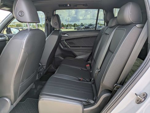 Used 2022 Volkswagen Tiguan SE R-Line FWD image 16