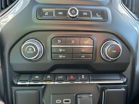 Used 2022 Chevrolet Silverado 1500 Custom image 36