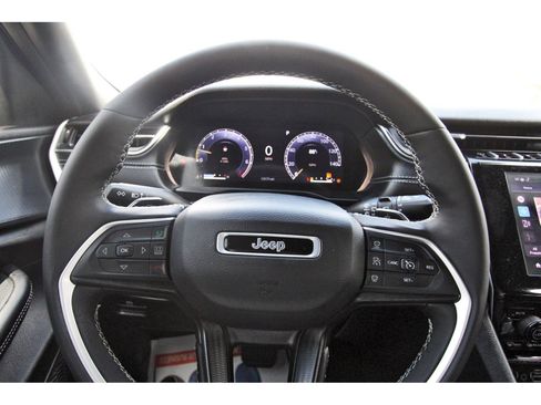 Used 2025 Jeep Grand Cherokee L Altitude RWD image 17