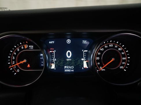 Used 2021 Jeep Gladiator Willys image 2