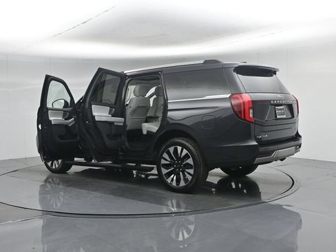 Certified 2025 Ford Expedition Platinum w/ Driver's Package AWD/4WD image 40