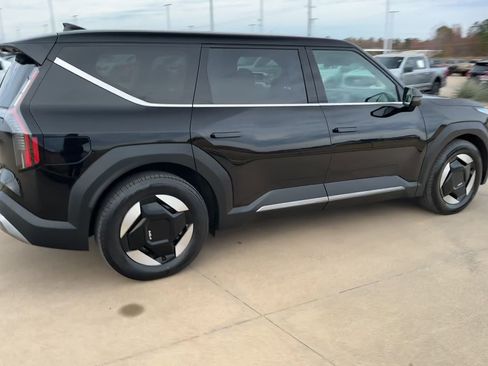 Used 2024 Kia EV9 Light Long Range image 9