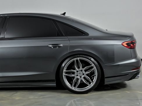 Used 2022 Audi S8 AWD/4WD image 9