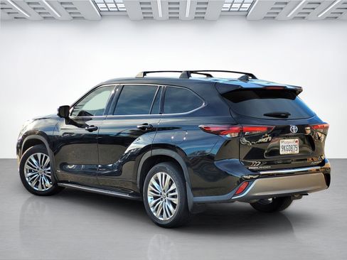 Used 2024 Toyota Highlander Platinum image 14