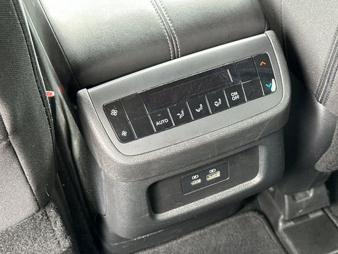 Used 2025 Nissan Pathfinder SV AWD/4WD image 14