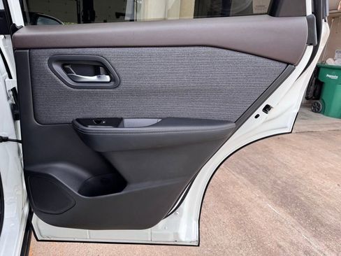 Used 2023 Nissan Rogue SV image 20