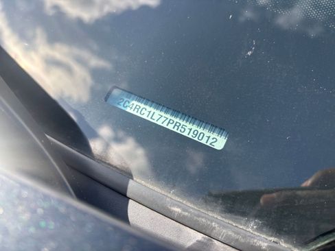 Used 2023 Chrysler Pacifica Touring-L image 30