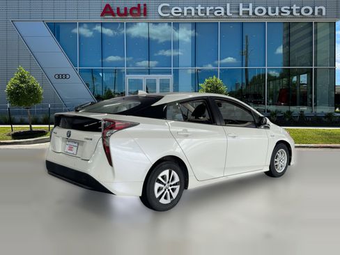 Used 2018 Toyota Prius Four image 7