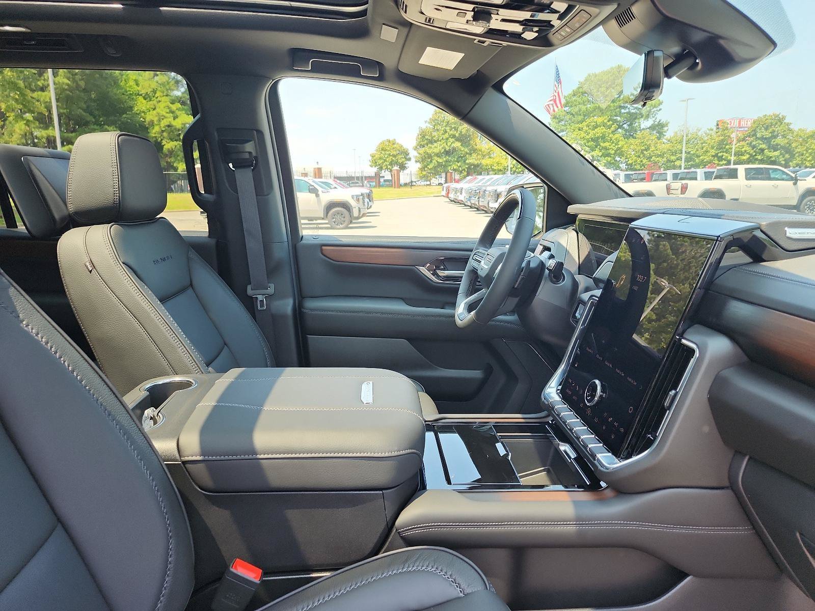 New 2026 GMC Yukon Denali w/ Denali Reserve Package AWD/4WD image 6