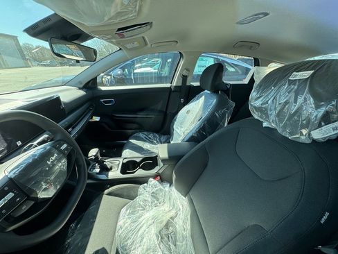 New 2026 Kia K4 LXS image 8