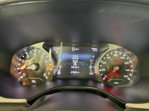 Used 2025 Jeep Compass Limited AWD/4WD image 23