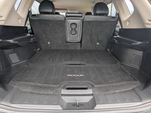 Used 2019 Nissan Rogue SV w/ Premium Package AWD/4WD image 9