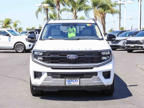 Certified 2025 Ford Expedition Platinum AWD/4WD image 2