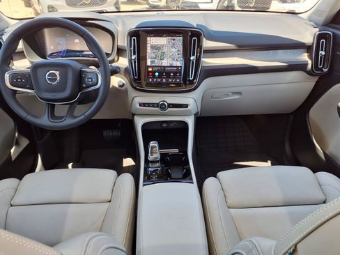 Certified 2023 Volvo XC40 B5 Ultimate w/ Protection Package Premier AWD/4WD image 17