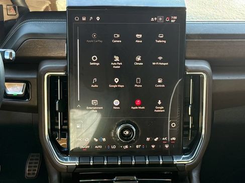 Used 2025 GMC Yukon Denali Ultimate AWD/4WD image 12