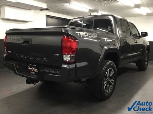 Used 2016 Toyota Tacoma TRD Sport w/ Towing Package AWD/4WD image 10