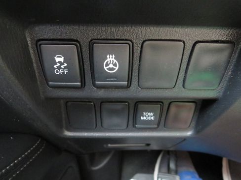 Used 2018 Nissan Pathfinder SV w/ SV All Weather Package image 16