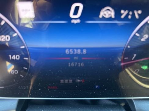 Used 2024 Mercedes-Benz GLC 300 4MATIC image 1