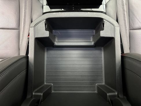 Used 2025 GMC Yukon XL Denali RWD image 50