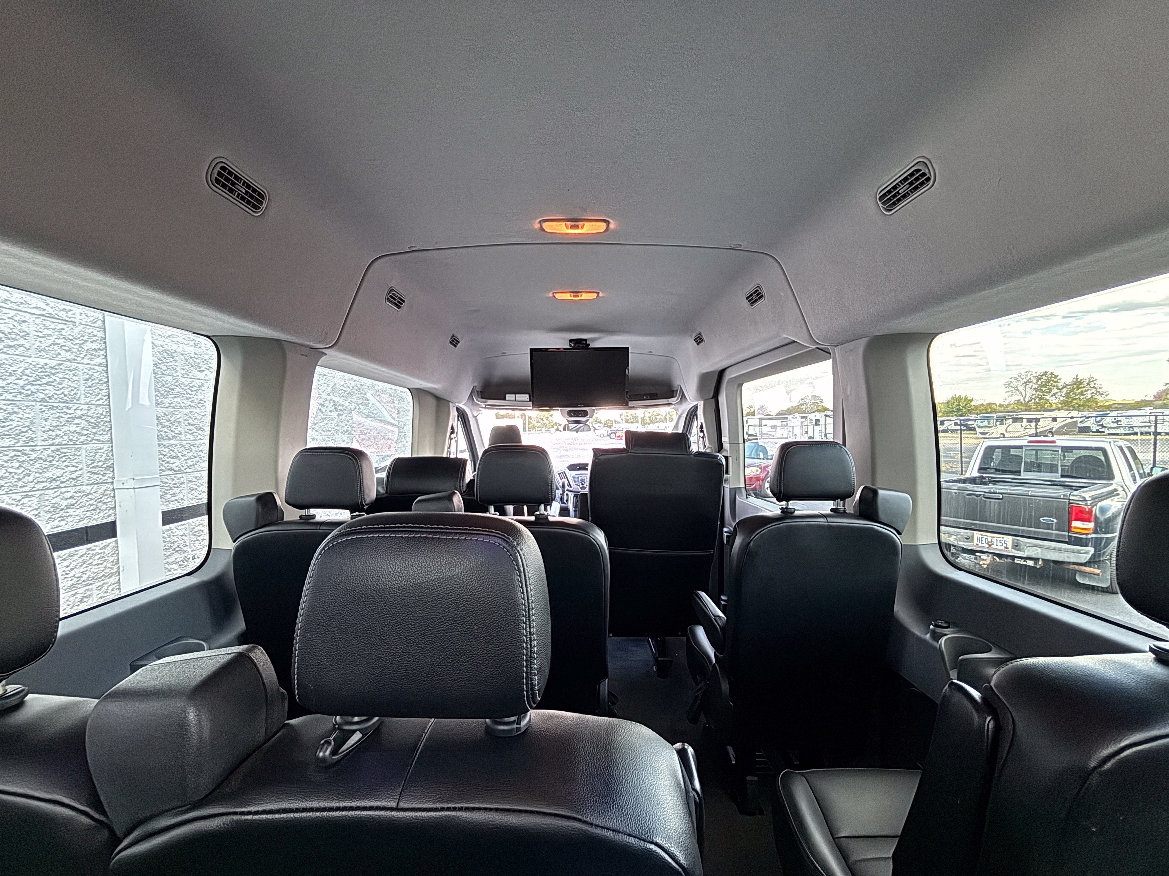 Used 2018 Ford Transit 350 XLT RWD image 3