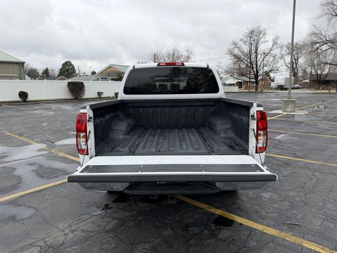 Used 2012 Nissan Frontier SV image 8