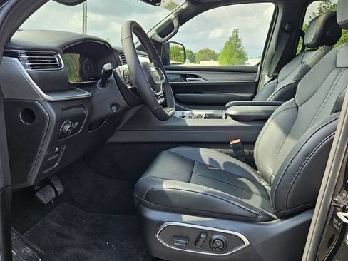 New 2025 Jeep Wagoneer Series II w/ Convenience Group I AWD/4WD image 10