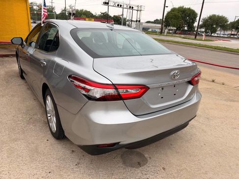Used 2019 Toyota Camry LE FWD image 3