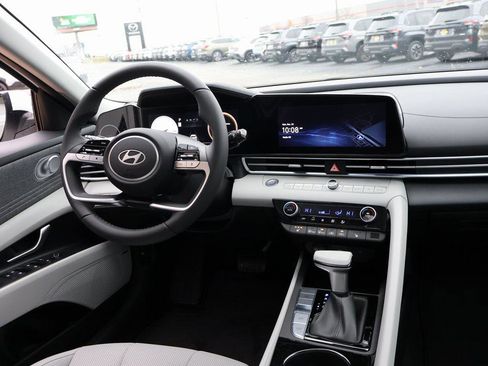 New 2025 Hyundai Elantra Limited image 14