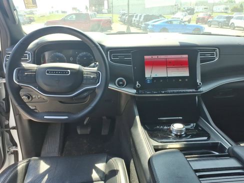 Used 2024 Jeep Wagoneer L Series II RWD image 16