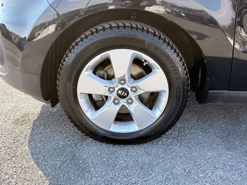 Used 2019 Kia Soul image 9